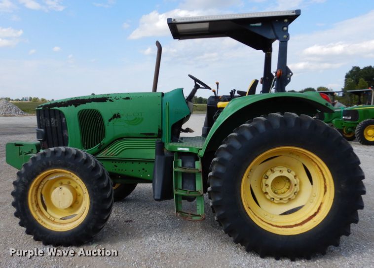 image for item KI9552 2003 John Deere 6615  MFWD tractor