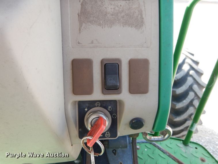 image for item KI9552 2003 John Deere 6615  MFWD tractor