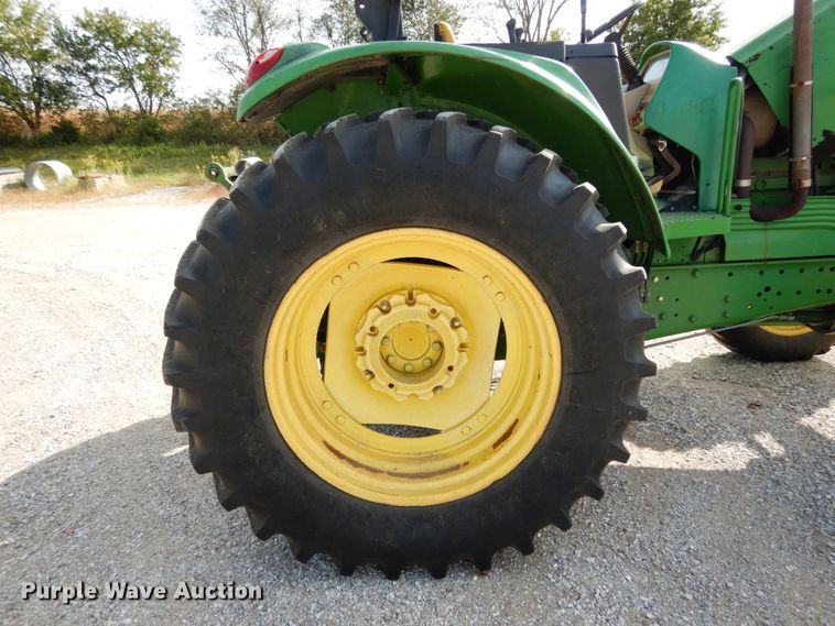 image for item KI9552 2003 John Deere 6615  MFWD tractor