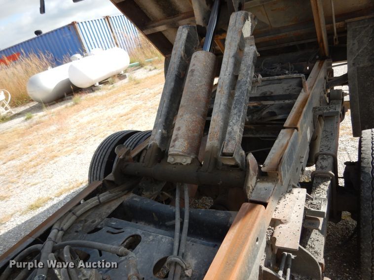 image for item KI9554 2011 Dodge Ram 5500 Heavy Duty  Crew Cab dump truck