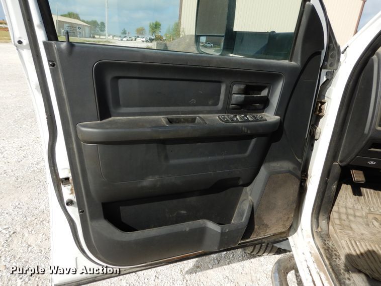 image for item KI9554 2011 Dodge Ram 5500 Heavy Duty  Crew Cab dump truck