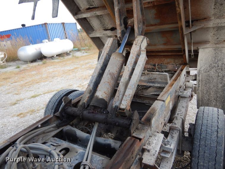 image for item KI9559 2011 Dodge Ram 5500 Heavy Duty  Crew Cab dump truck