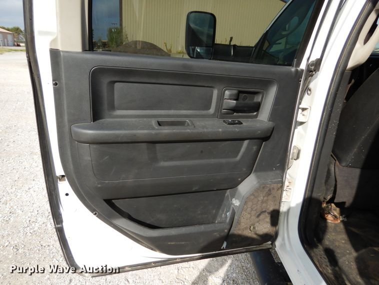 image for item KI9559 2011 Dodge Ram 5500 Heavy Duty  Crew Cab dump truck