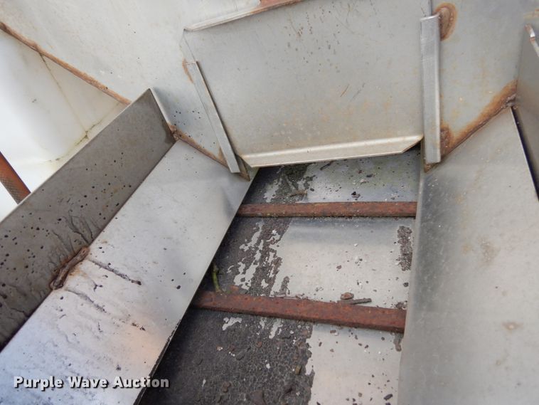 image for item KI9560 2009 Dodge Ram 5500 Heavy Duty  Quad Cab dump truck