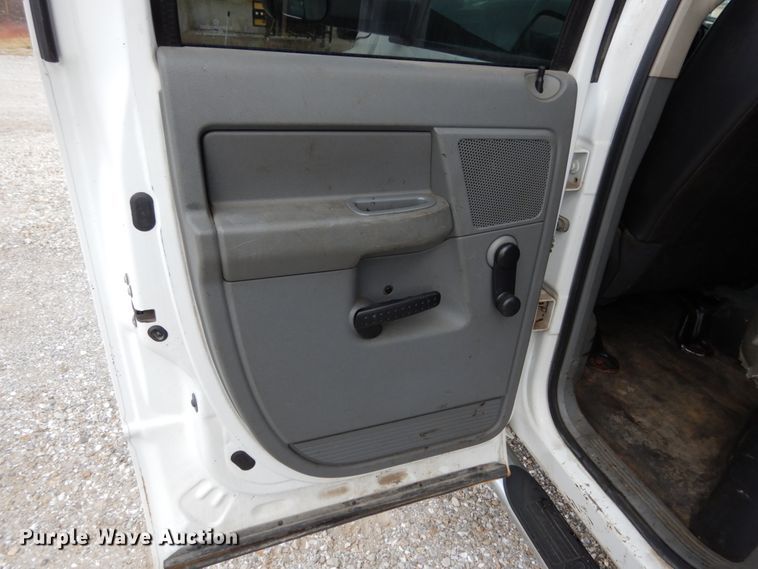 image for item KI9560 2009 Dodge Ram 5500 Heavy Duty  Quad Cab dump truck