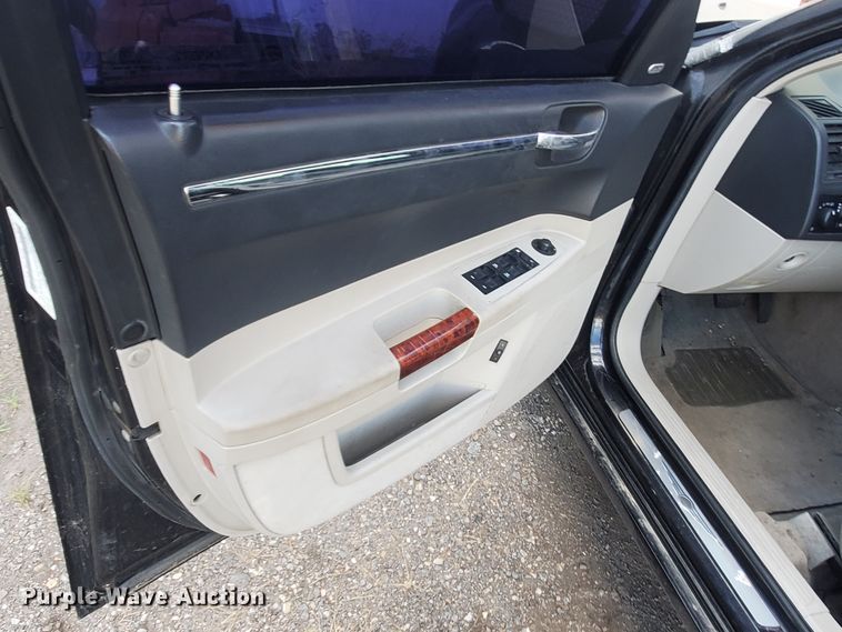 image for item KK9372 2006 Chrysler 300