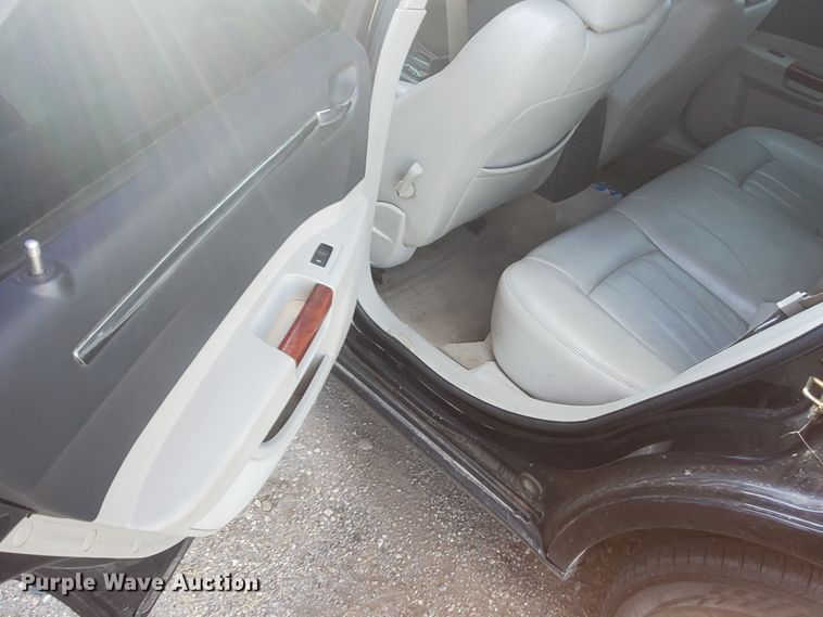 image for item KK9372 2006 Chrysler 300