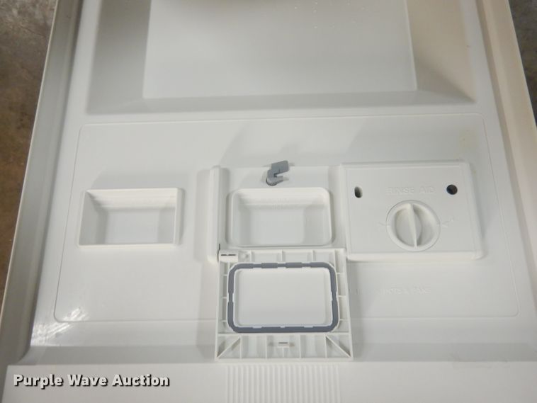 image for item KP9743 Frigidaire FFS251RSR0 dishwasher