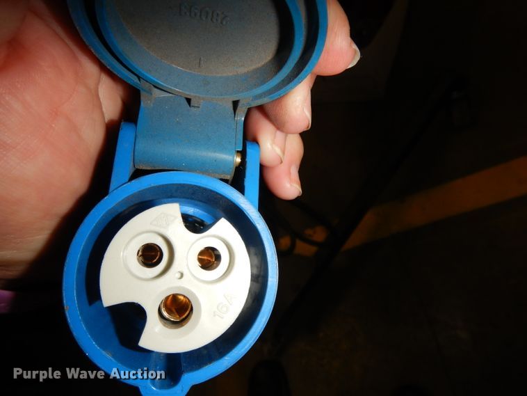 image for item KP9744 1998 Hunter OCL360 brake lathe