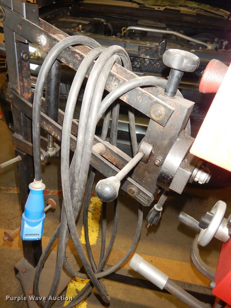 image for item KP9744 1998 Hunter OCL360 brake lathe