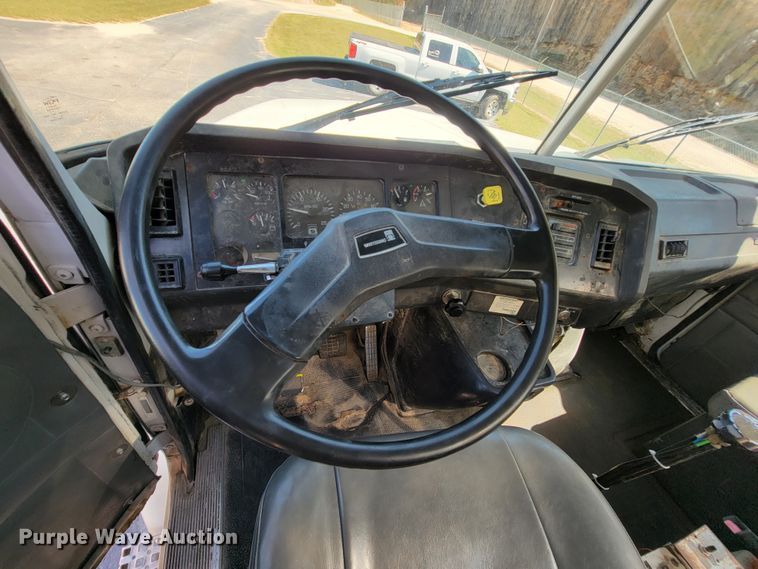 image for item KQ9215 1995 Volvo White GMC WG  vacuum truck