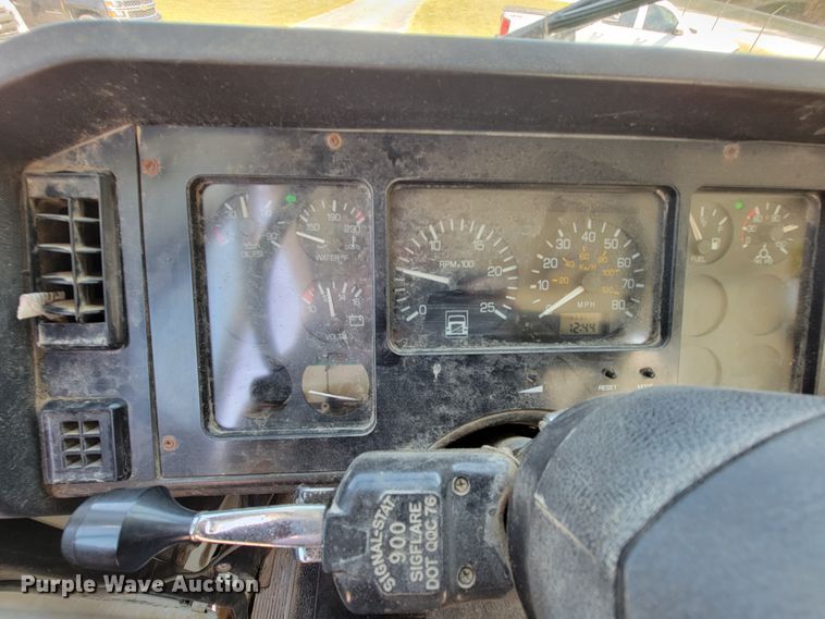 image for item KQ9215 1995 Volvo White GMC WG  vacuum truck