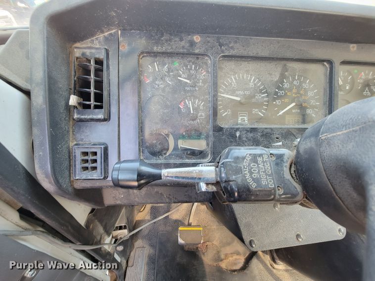 image for item KQ9215 1995 Volvo White GMC WG  vacuum truck