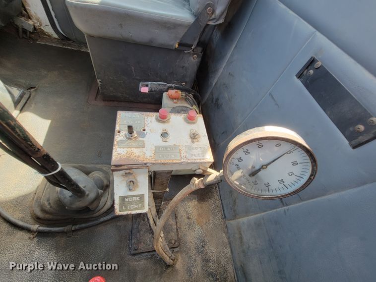 image for item KQ9215 1995 Volvo White GMC WG  vacuum truck