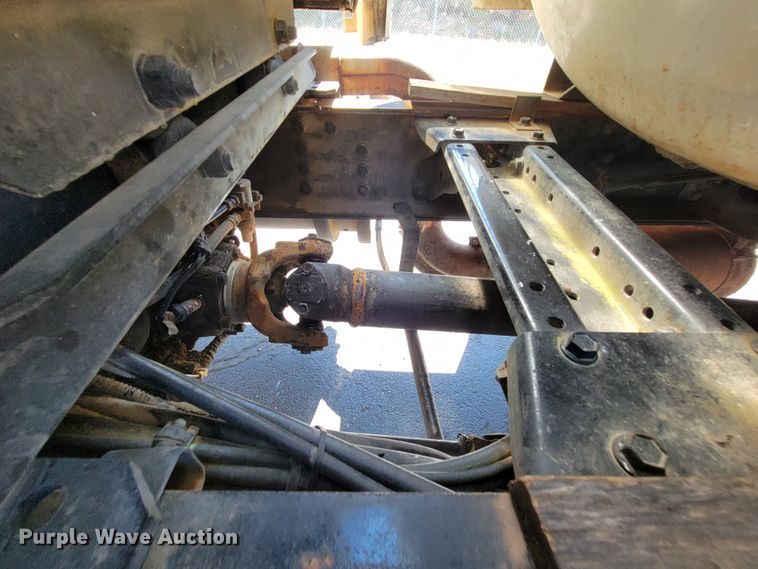 image for item KQ9215 1995 Volvo White GMC WG  vacuum truck