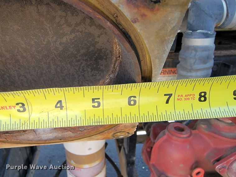 image for item KQ9215 1995 Volvo White GMC WG  vacuum truck