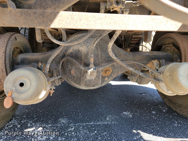 image for item KQ9215 1995 Volvo White GMC WG  vacuum truck