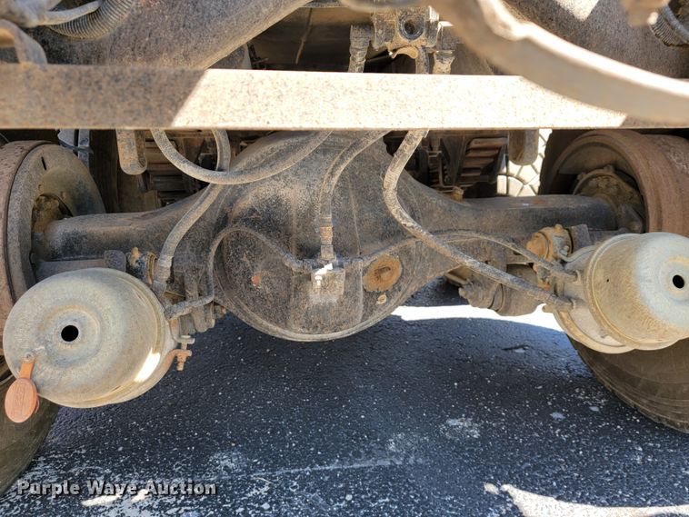 image for item KQ9215 1995 Volvo White GMC WG  vacuum truck