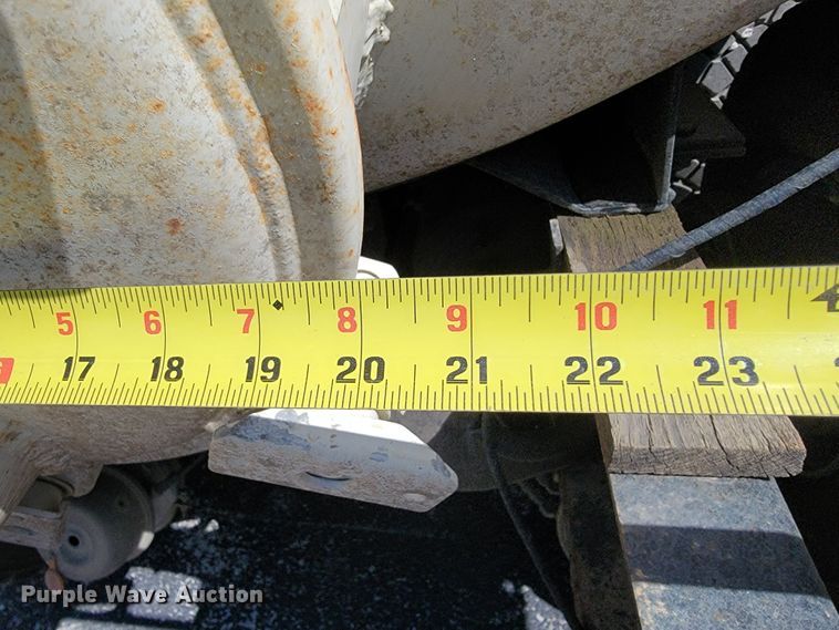 image for item KQ9215 1995 Volvo White GMC WG  vacuum truck