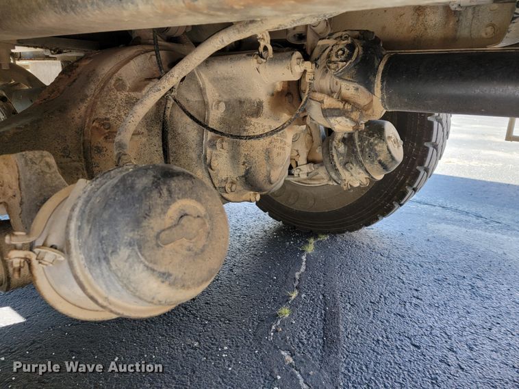 image for item KQ9215 1995 Volvo White GMC WG  vacuum truck