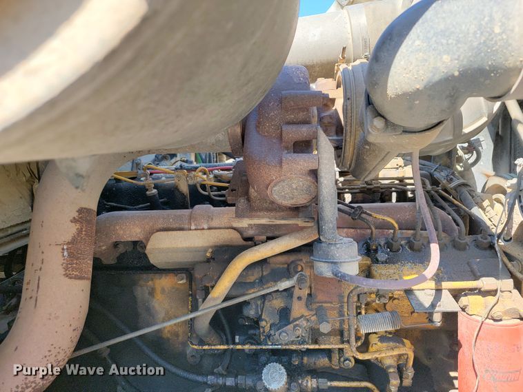 image for item KQ9215 1995 Volvo White GMC WG  vacuum truck