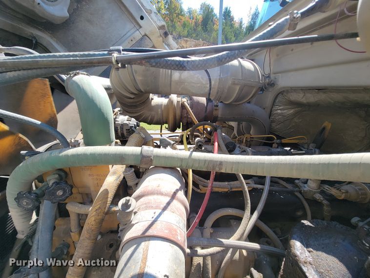 image for item KQ9215 1995 Volvo White GMC WG  vacuum truck