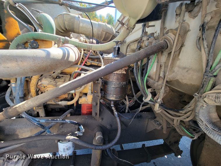 image for item KQ9215 1995 Volvo White GMC WG  vacuum truck