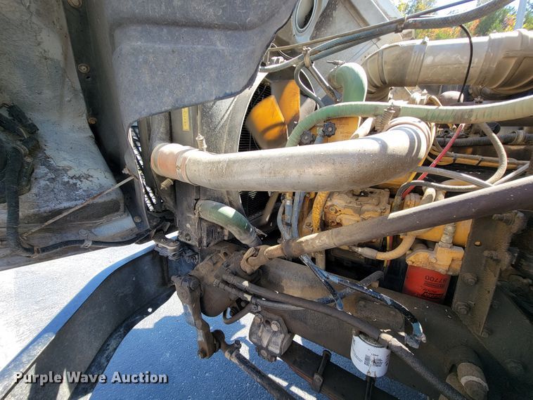 image for item KQ9215 1995 Volvo White GMC WG  vacuum truck