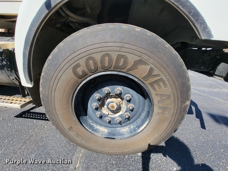 image for item KQ9215 1995 Volvo White GMC WG  vacuum truck