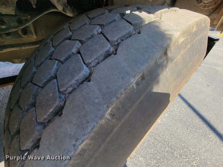 image for item KQ9215 1995 Volvo White GMC WG  vacuum truck