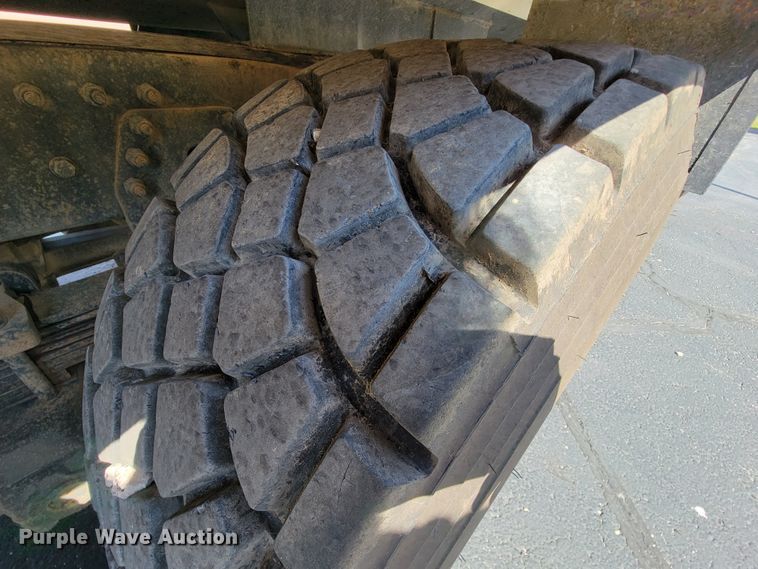 image for item KQ9215 1995 Volvo White GMC WG  vacuum truck