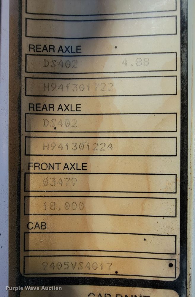 image for item KQ9215 1995 Volvo White GMC WG  vacuum truck