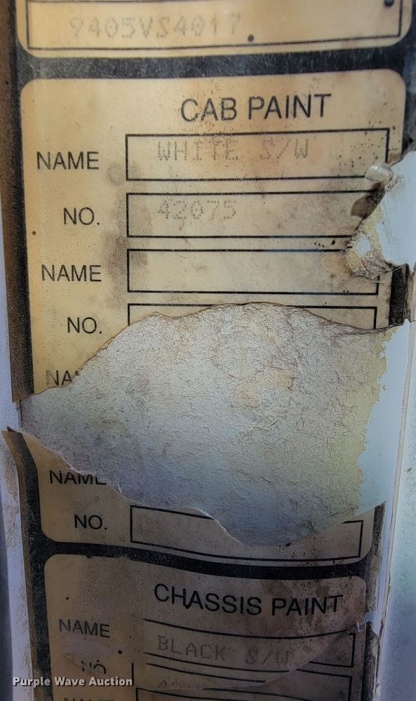 image for item KQ9215 1995 Volvo White GMC WG  vacuum truck