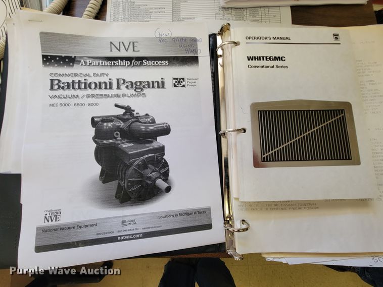 image for item KQ9215 1995 Volvo White GMC WG  vacuum truck