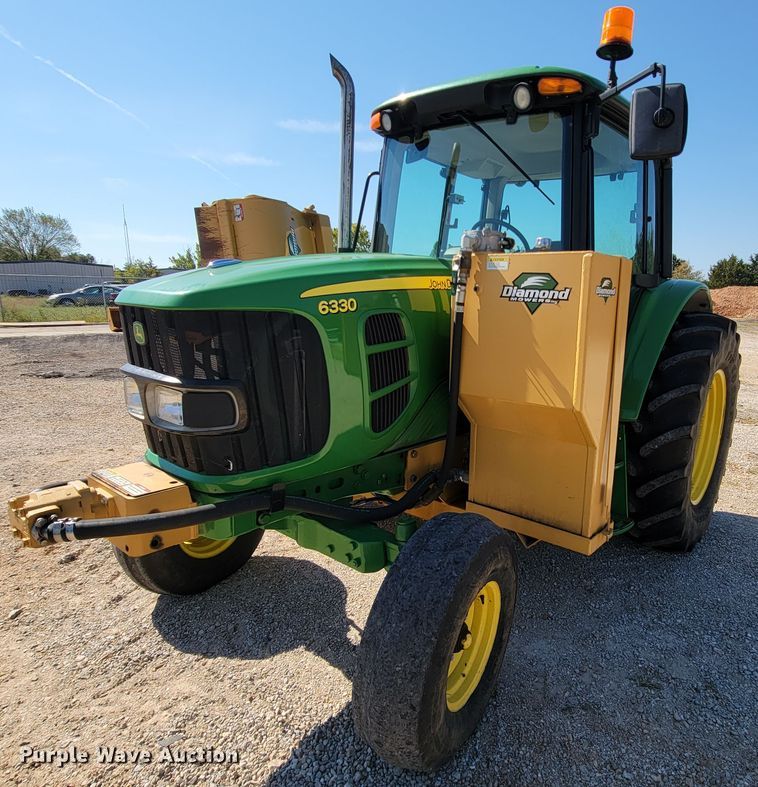 image for item KQ9217 2010 John Deere 6330  tractor