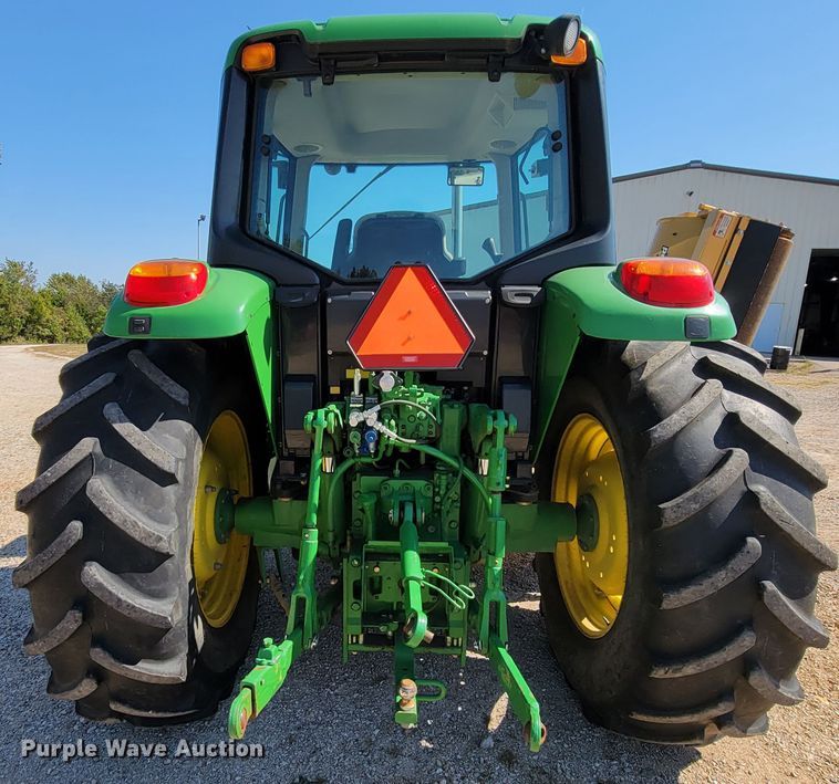 image for item KQ9217 2010 John Deere 6330  tractor