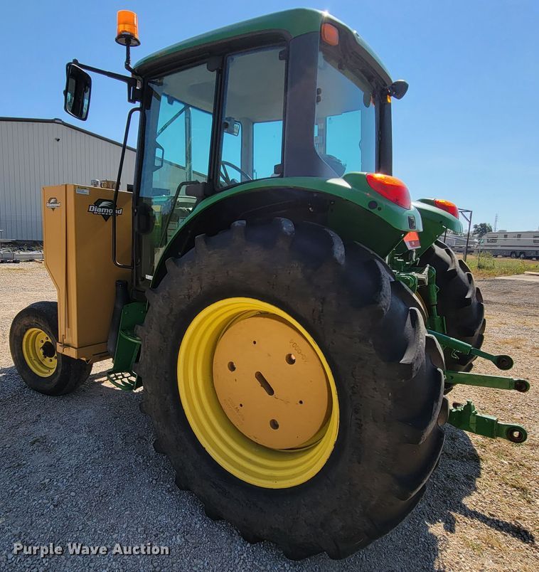 image for item KQ9217 2010 John Deere 6330  tractor