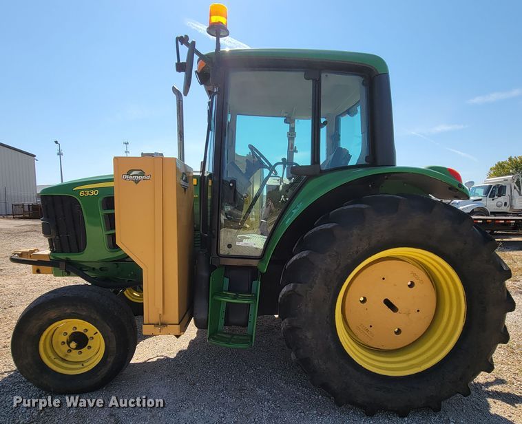 image for item KQ9217 2010 John Deere 6330  tractor