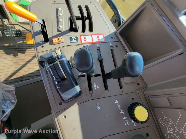 image for item KQ9217 2010 John Deere 6330  tractor