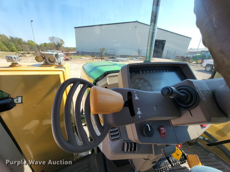 image for item KQ9217 2010 John Deere 6330  tractor