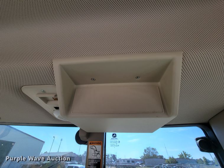 image for item KQ9217 2010 John Deere 6330  tractor