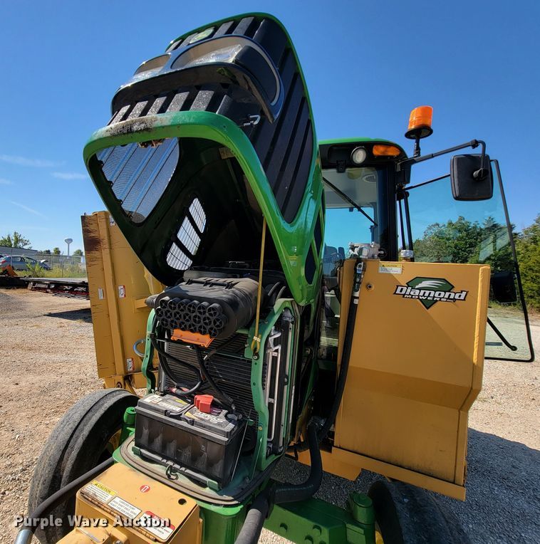 image for item KQ9217 2010 John Deere 6330  tractor