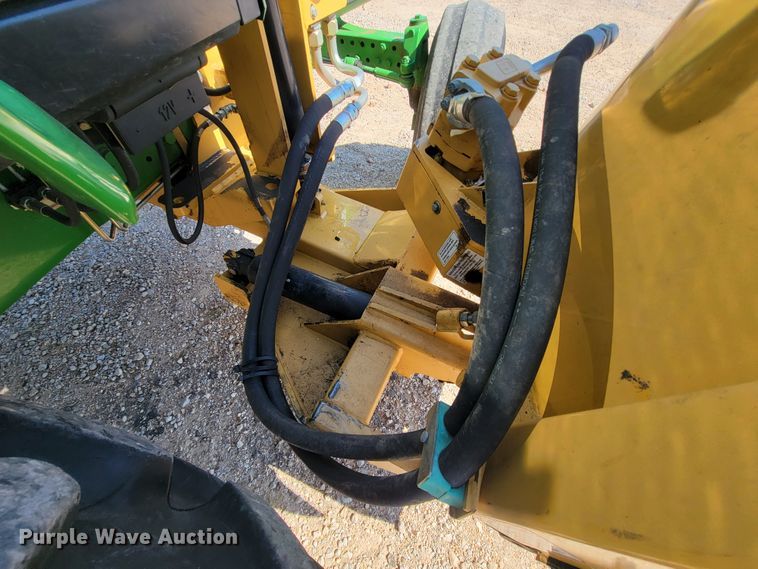 image for item KQ9217 2010 John Deere 6330  tractor