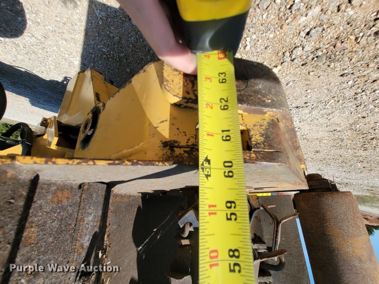 image for item KQ9217 2010 John Deere 6330  tractor