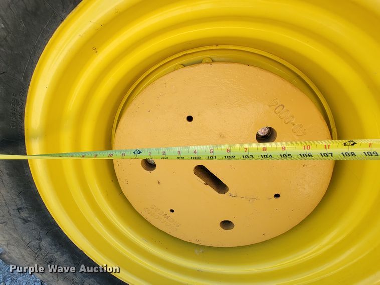 image for item KQ9217 2010 John Deere 6330  tractor