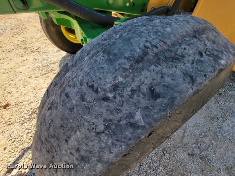 image for item KQ9217 2010 John Deere 6330  tractor