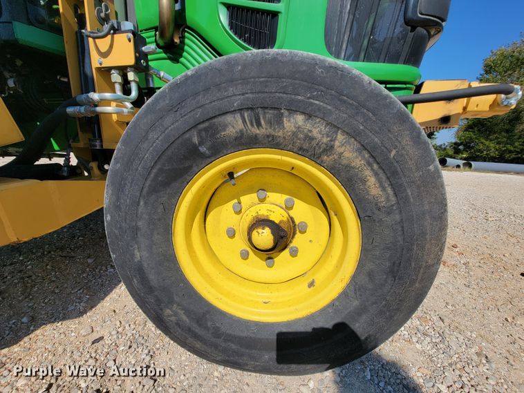 image for item KQ9217 2010 John Deere 6330  tractor