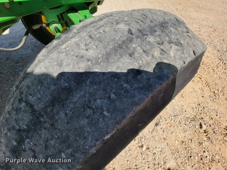 image for item KQ9217 2010 John Deere 6330  tractor