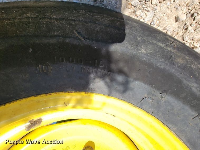 image for item KQ9217 2010 John Deere 6330  tractor