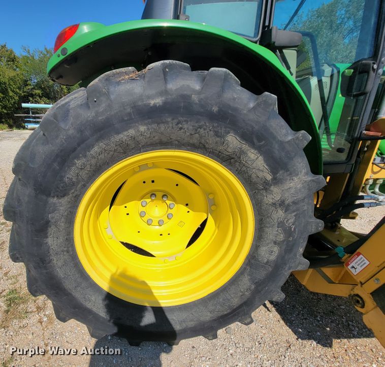 image for item KQ9217 2010 John Deere 6330  tractor